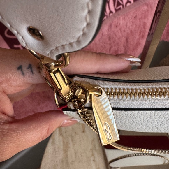 Christian Louboutin
Loubila Hybrid Crossbody in
Grained Leather - Picture 3 of 16